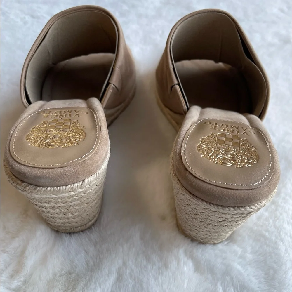 Vince Camuto womens Fayla size 11 M tortilla suede .New with box. R14